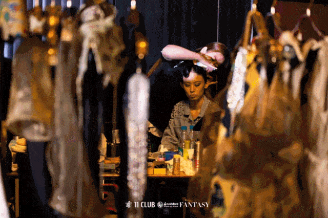 fashion mystery of the years, looking for the beauty of