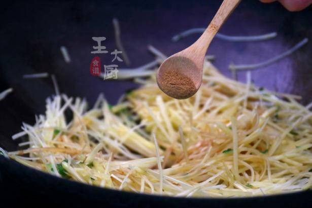 土豆丝的炒法最好吃的做法 3888a6f1130d45f6ad989cd7c29e1c90.jpeg