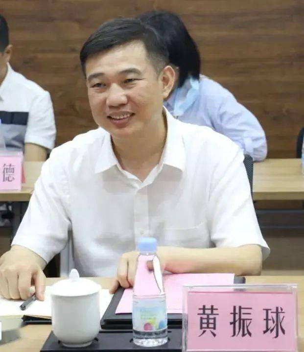 中山市政务服务数据管理局局长  黄振球