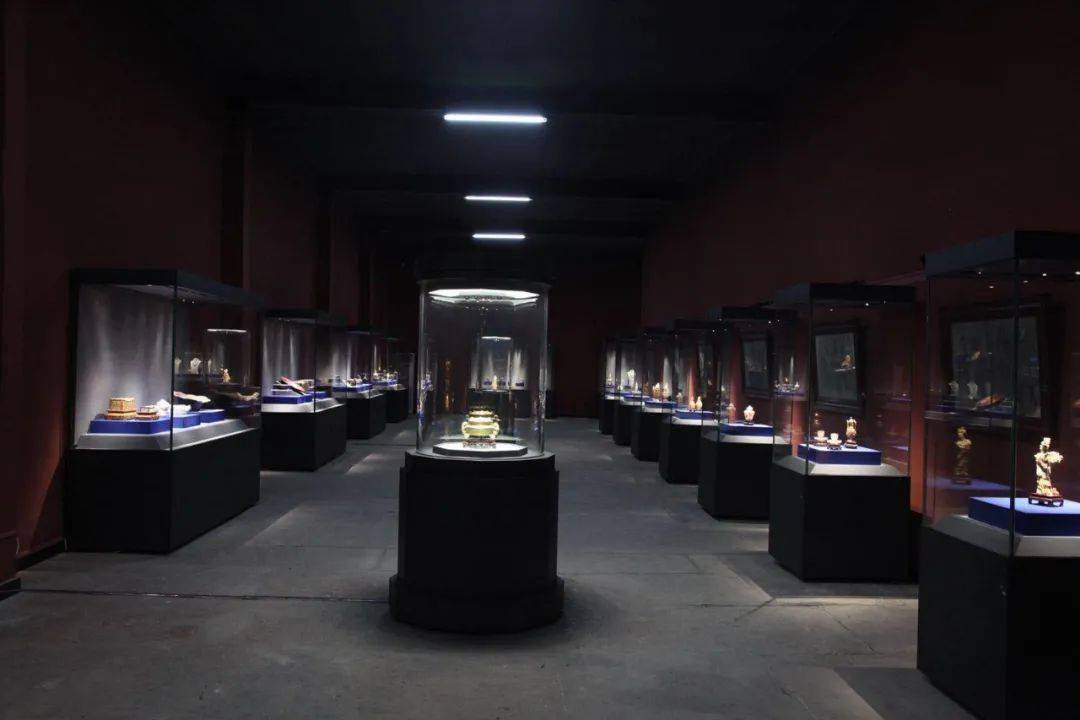 走入坦博艺苑从古董看历史价值数百亿的稀世珍宝带来的超级历史课