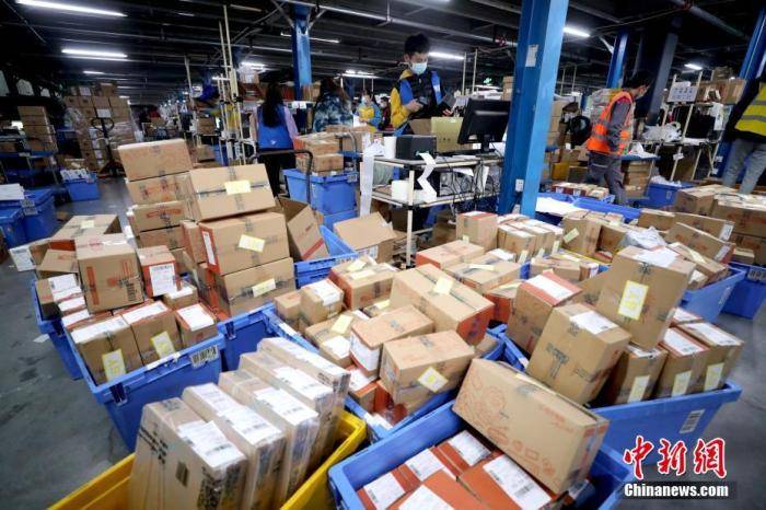 比重|前10月邮政行业业务收入累计完成8796.2亿 同比增14.2%