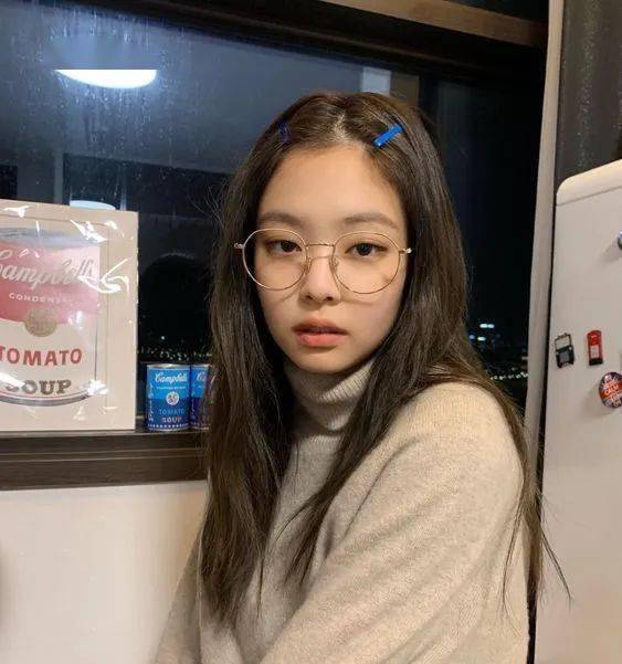 小松菜|戴眼镜就不想化妆？看完Jennie、小松菜奈等“买家秀”你再做决定～