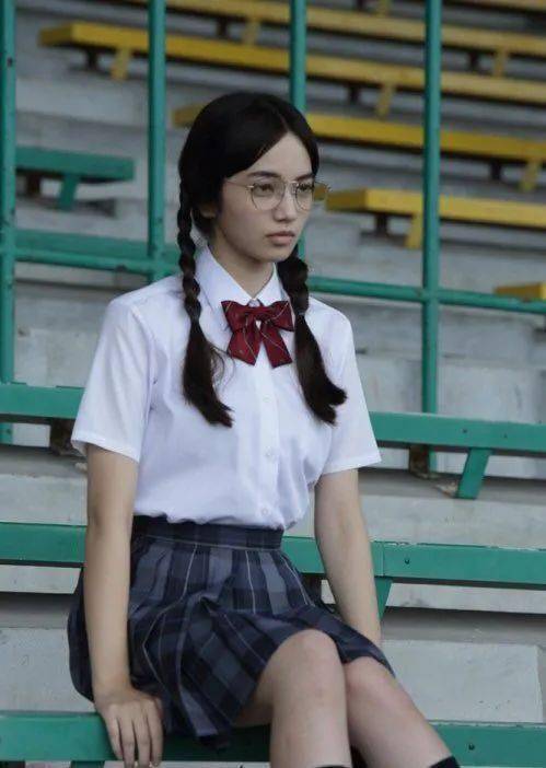 小松菜|戴眼镜就不想化妆？看完Jennie、小松菜奈等“买家秀”你再做决定～