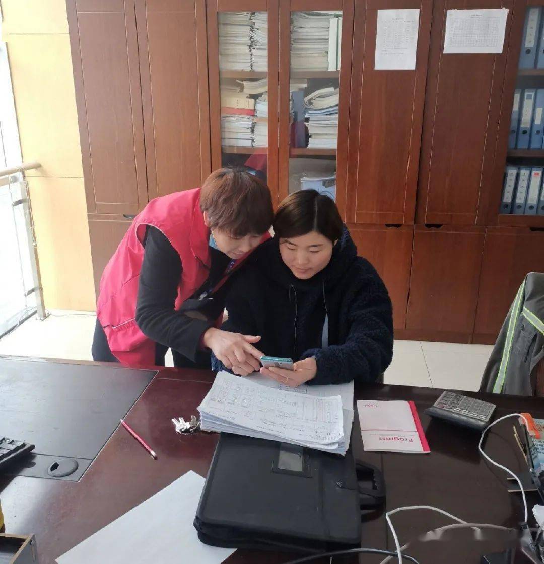 社区普查员人口普查_人口普查普查员证(2)