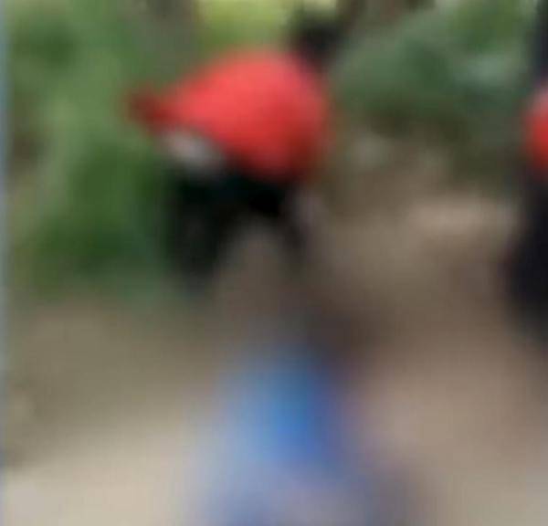 鞭炮|广西一小学生遭同学拖鞋抽脸衣服里塞点燃鞭炮 教育局回应