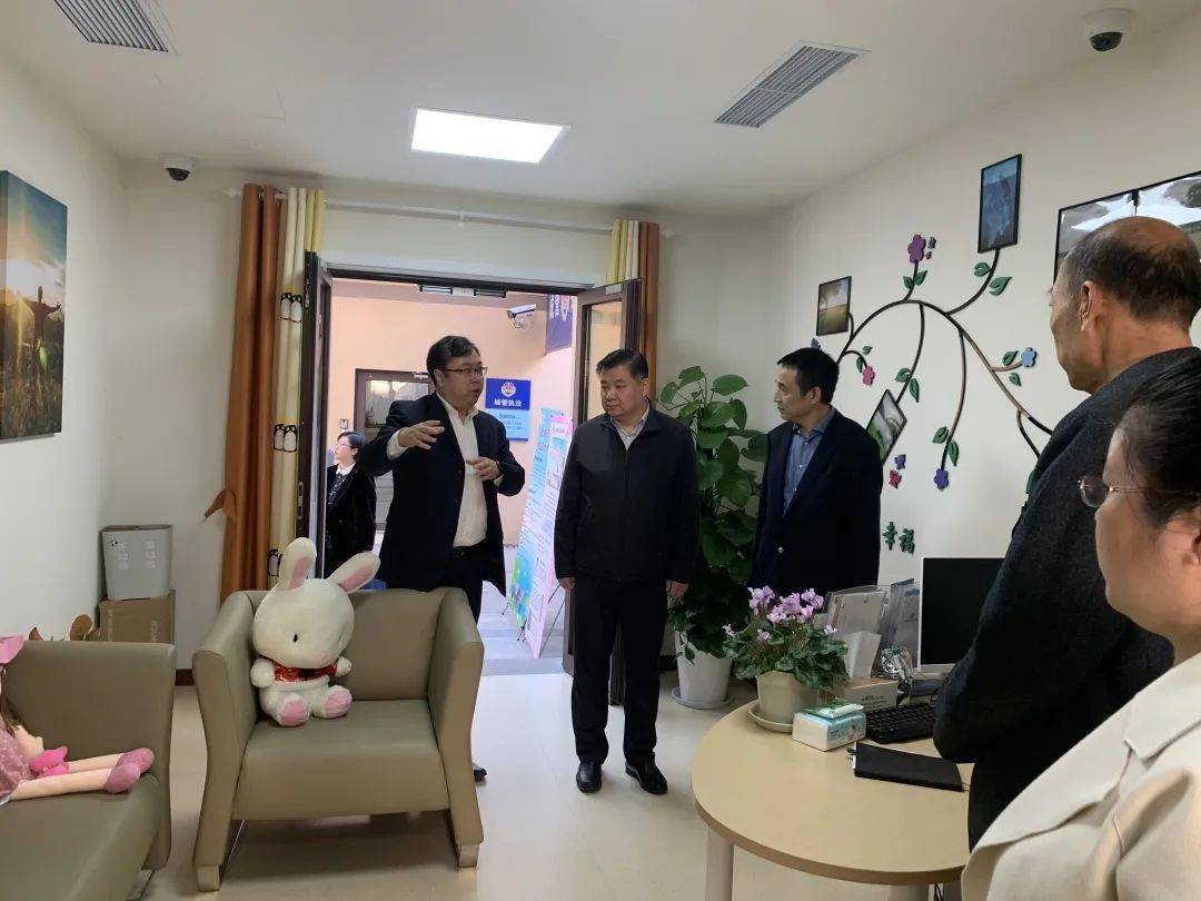 区委常委,纪委书记黄庆伟同志到北新泾街道调研