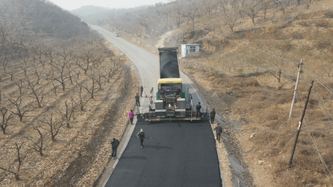 抢时间赶进度遵化这条公路改建工程稳步推进