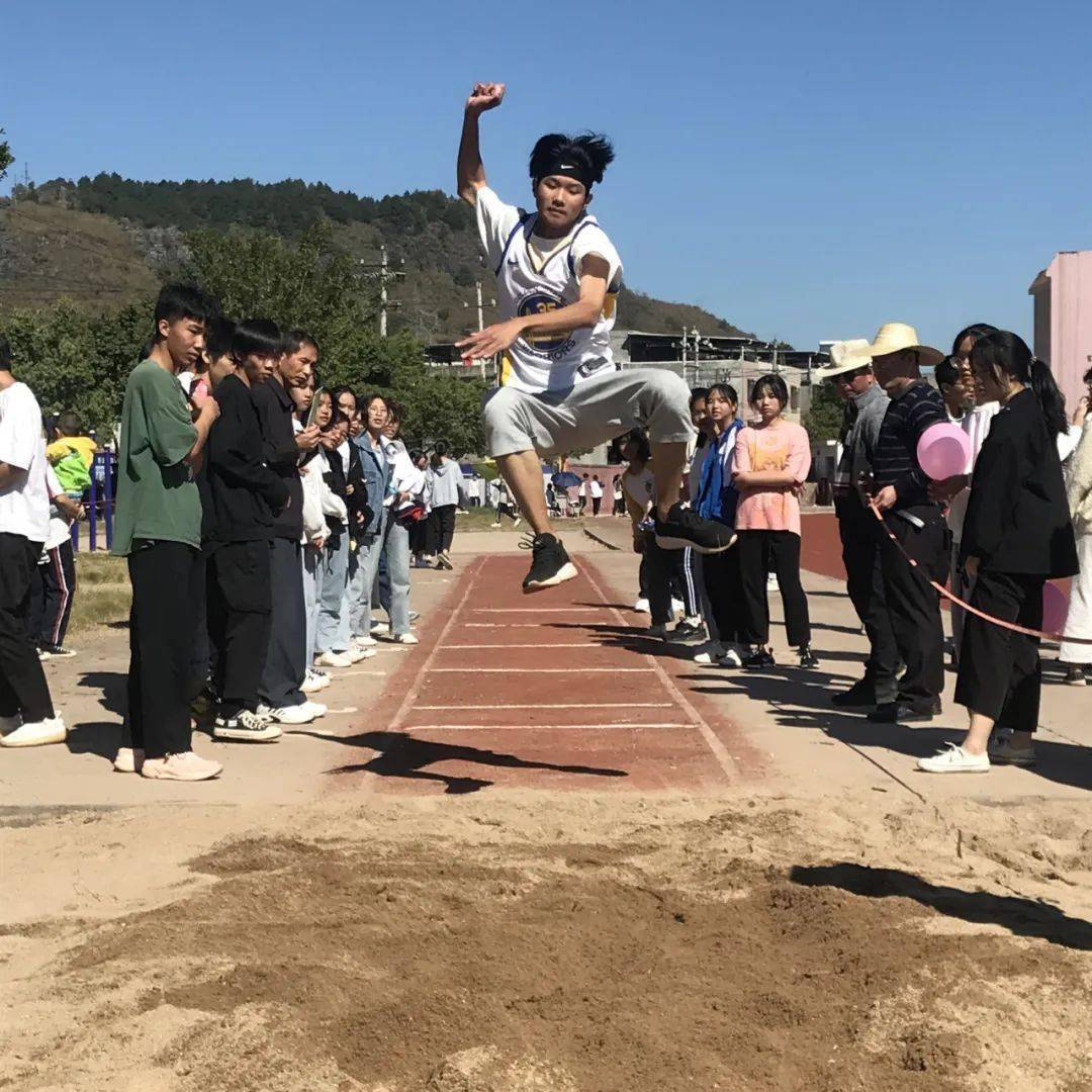 挥舞青春激情放飞运动梦想岩前中学举行2020年秋季运动会