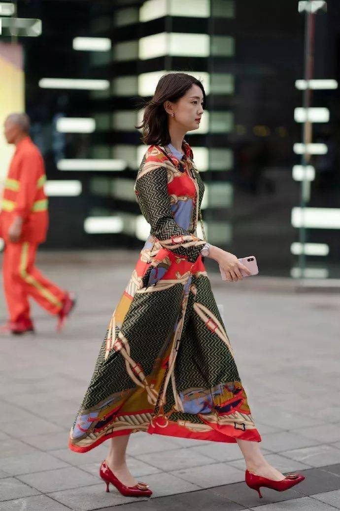 高跟鞋走路声音发出来 93e5d6fb715b428c871697bb33415f6c.jpeg