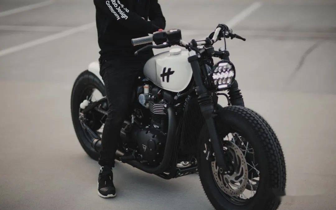 triumph bobber