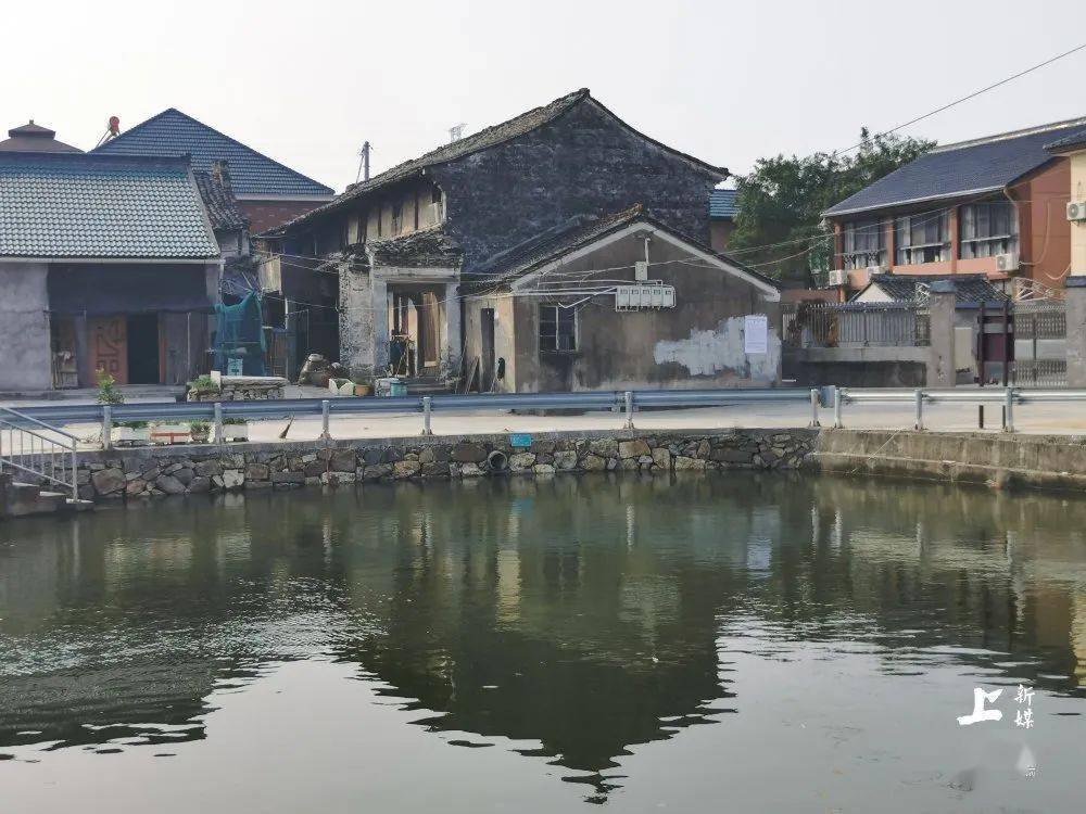 建塘村地处虞北平原,位于谢塘镇东南面,毗邻岑仓村,紧依余姚市交界.