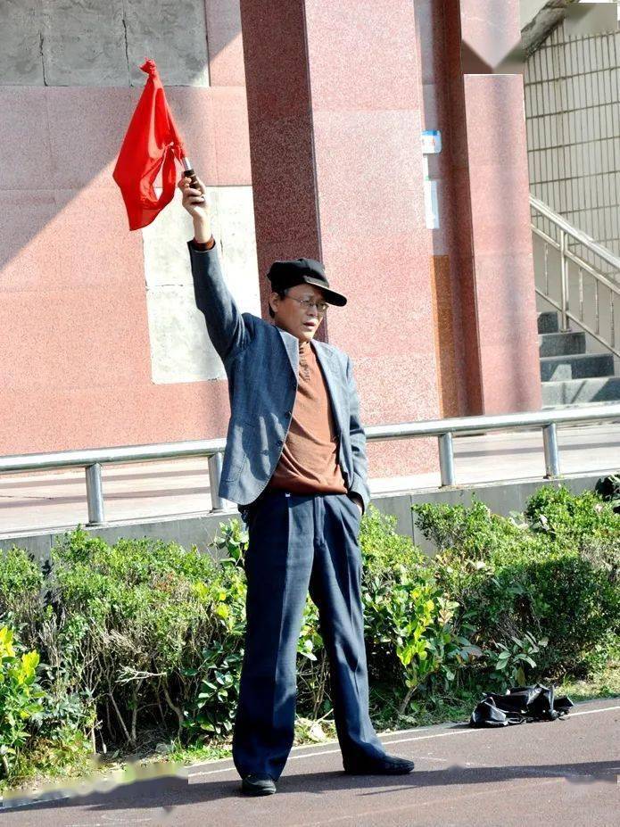 赡养人口算不算学生_学生发型男(3)