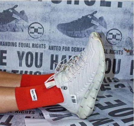 惊爆价!Reebok王牌舒适运动鞋Zig系列$80封顶!“米兰赛事”(图1)
惊爆价!Reebok王牌舒适运动鞋Zig系列$80封顶!“米兰赛事”(图1)