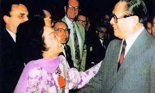 走上美国政坛的第一位华裔女性——“传奇钢铁蝴蝶”陈香梅(图35)