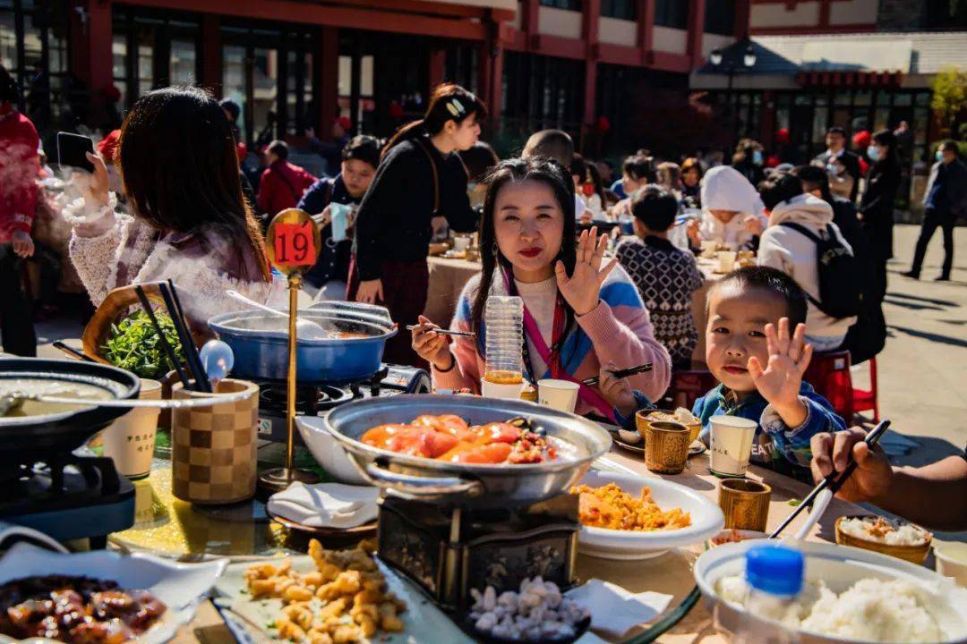 恩施大峡谷美食节启动,特色"刨汤宴"预热冬季旅游