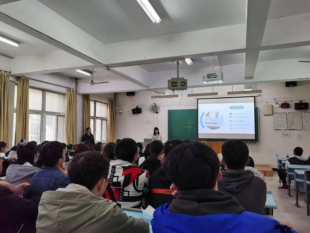 大学应该怎么规划学习生活 46059463c04b46fdb8626adb79e0c384.jpeg
