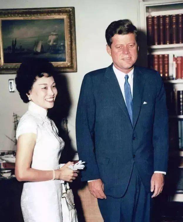 走上美国政坛的第一位华裔女性——“传奇钢铁蝴蝶”陈香梅(图27)
