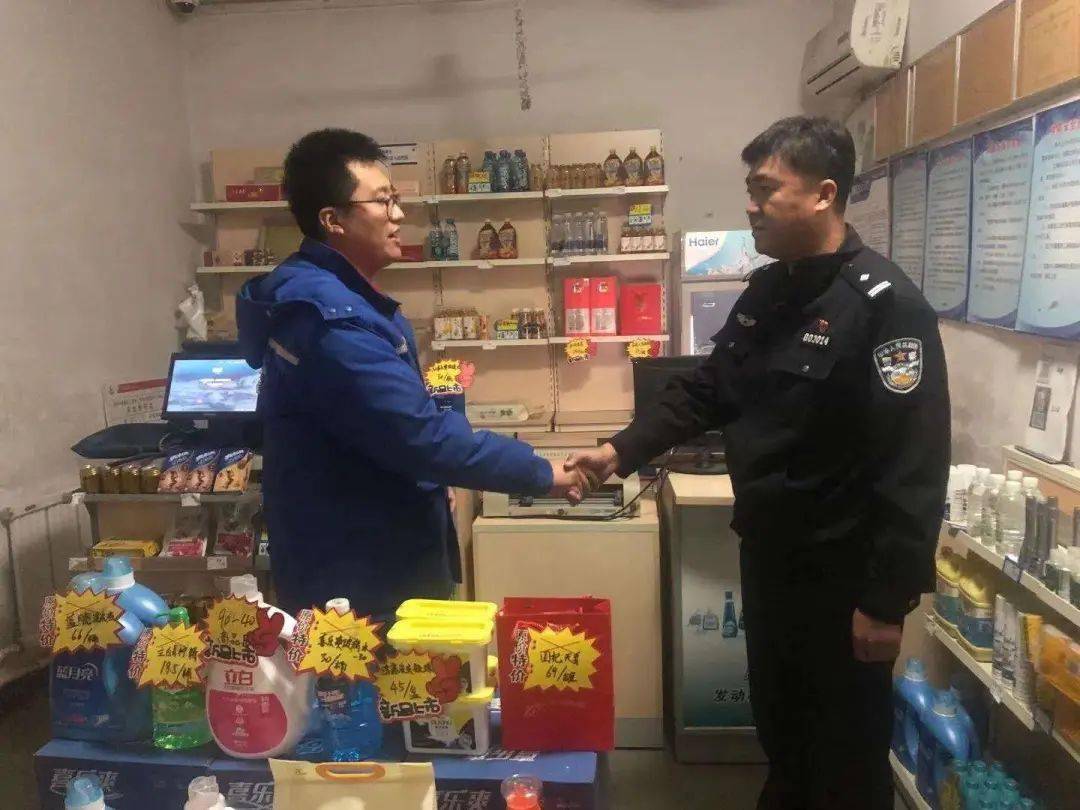 张台子人口_情侣头像一人一张(2)