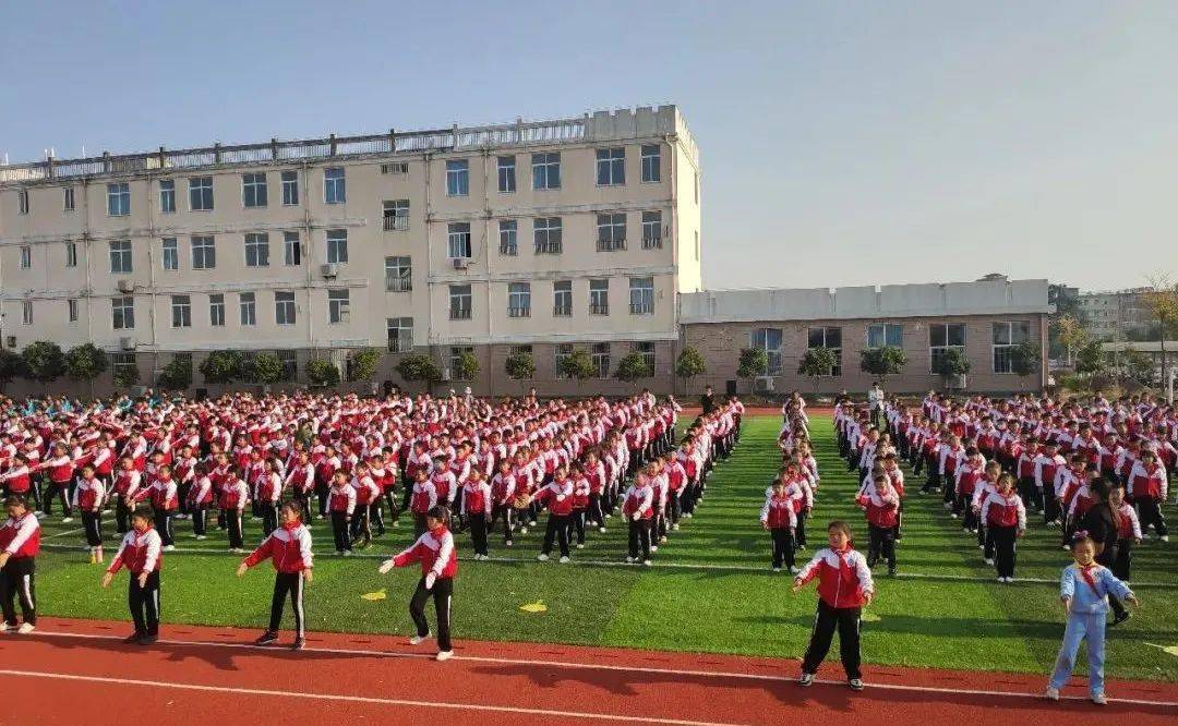 东至县胜利中心小学举行校园特色运动会