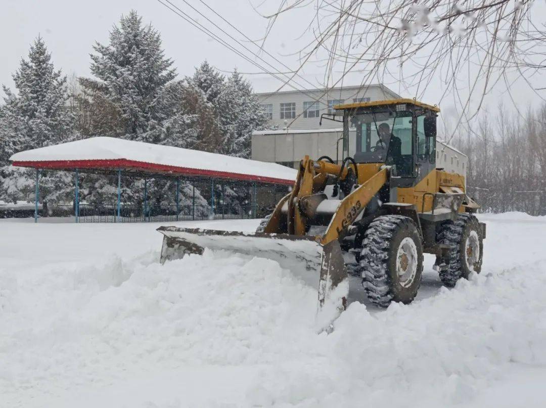 八五五农场有限公司及时清雪保畅通