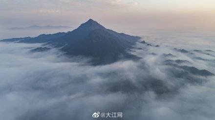 江西武宁：云海仙境再现柳山景区