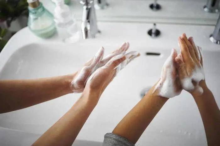 公司|以新冠之名，你的公司在健康监控还是窥探隐私？