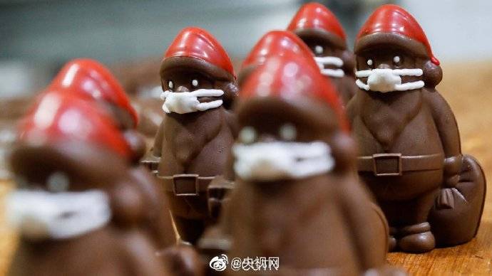 戴口罩的巧克力圣诞老人?这家甜品卖爆了!