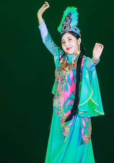 周娇 民族舞《鸿雁》汤佳敏 上海赛区参赛妈妈 歌曲《同手同脚 热舞