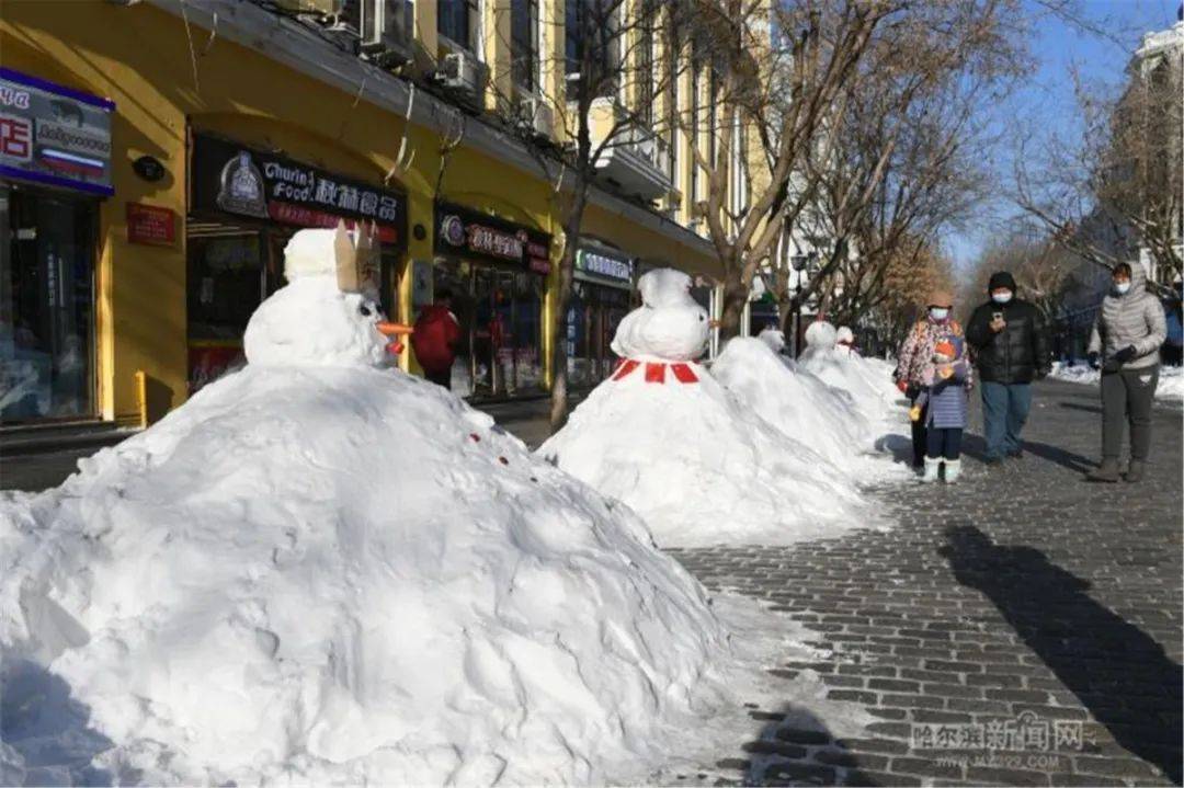 百年老街中央大街成雪人一条街_哈尔滨