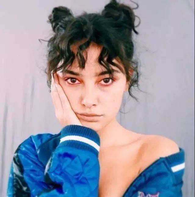 同款发型安排 f54c8d20a96e40119677cdcdfe47c4fb.jpeg