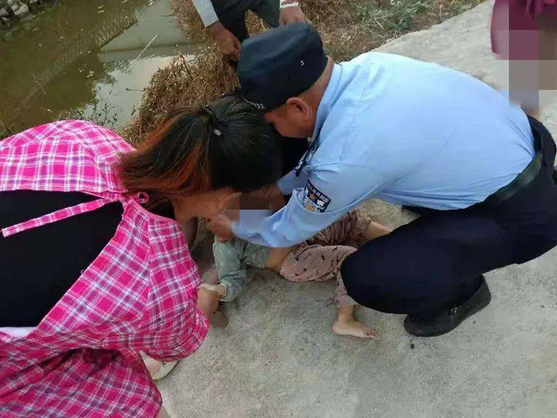 经询问得知男童是发生溺水了