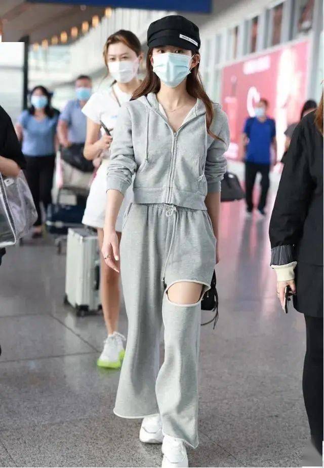 赵露思过度营销成美女,看到生图腿短了一半,这身高有1