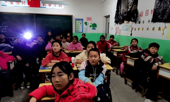 校园教育电影免费观看 4428145cd7914f348d43fd81d0efee5c.png