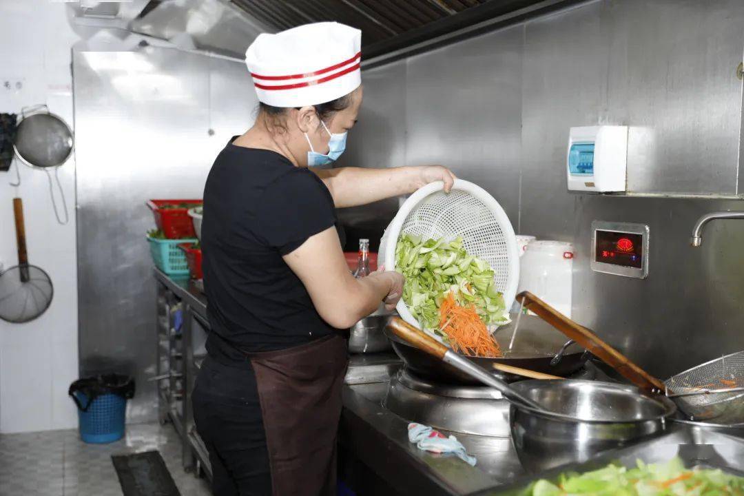 自己在家里做饭算到GDP里吗_惊呆了 原来地球上有两个昆山(3)