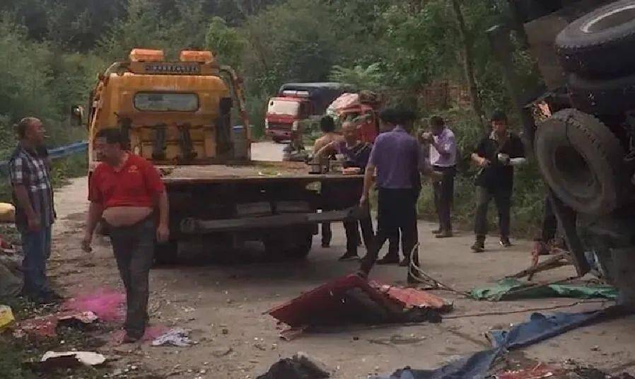 河南商城县"8死11伤"交通事故调查:4人被追究法律责任