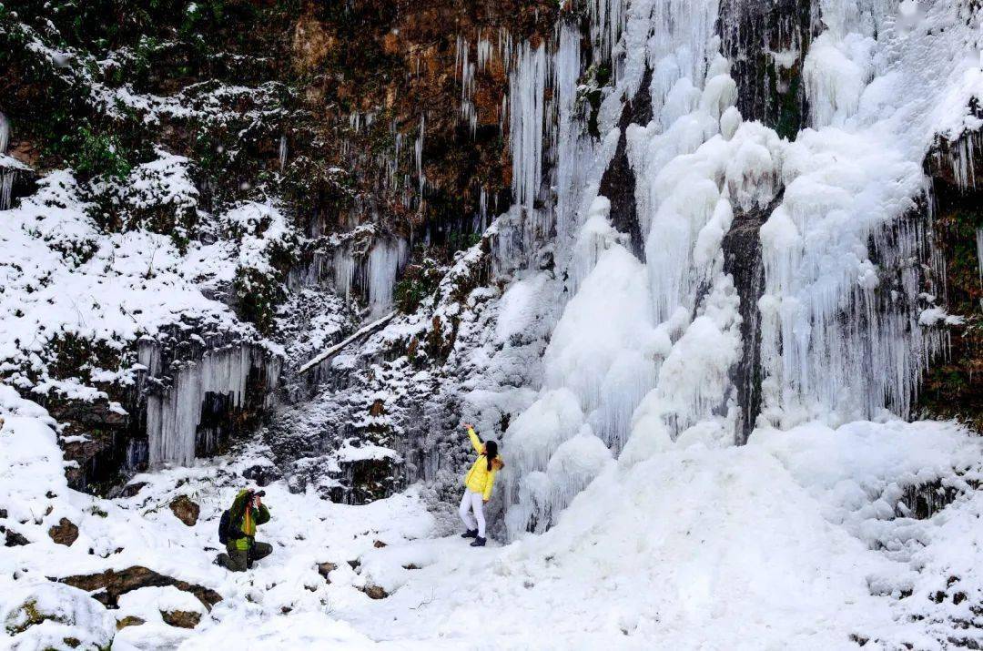 积雪深时站在神瀑沟白雪皑皑的树林中 你就是冰雪奇缘里的公主 随手一