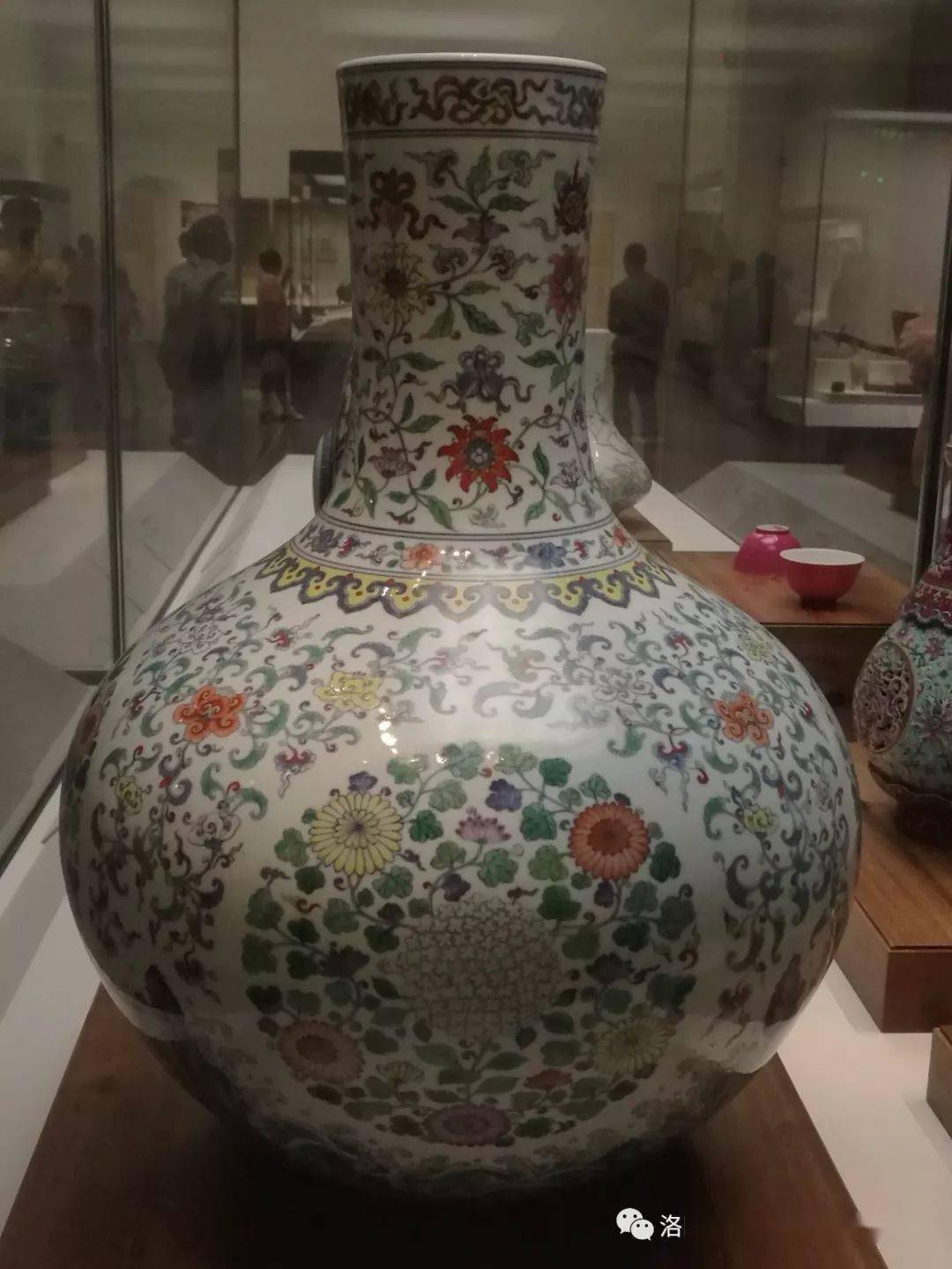 拍卖成交价格最高的清代十大天球瓶_乾隆