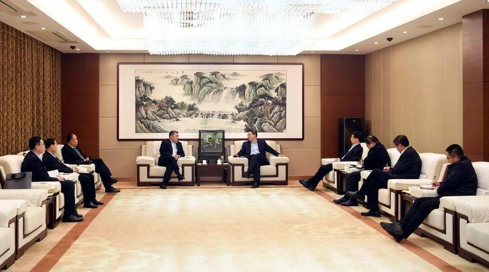 开云平台入口官方登录-*
刘孝孔会见辰信矿业团体党委书记、董事长蔡依超一行(图2)