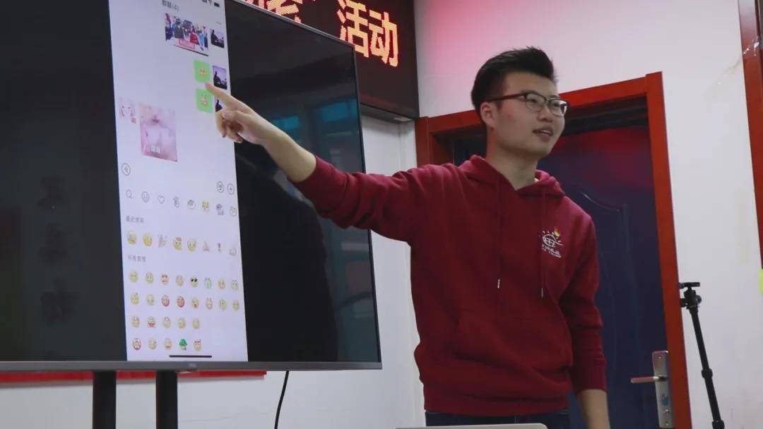 老大难|新科技却成老人的“老大难”？白岩松：智能化生活 “等一等”他们的步伐