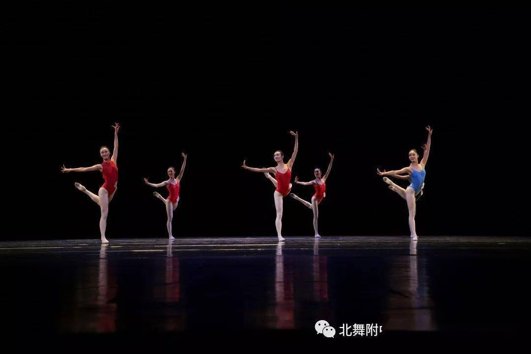 很厉害的舞蹈基本功 abf114e3775a42bda37a44969debaac7.jpeg