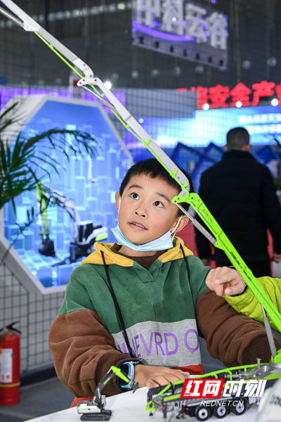 李长|组图丨5G+XR、虚拟现实……快来看这场窥见未来的展！