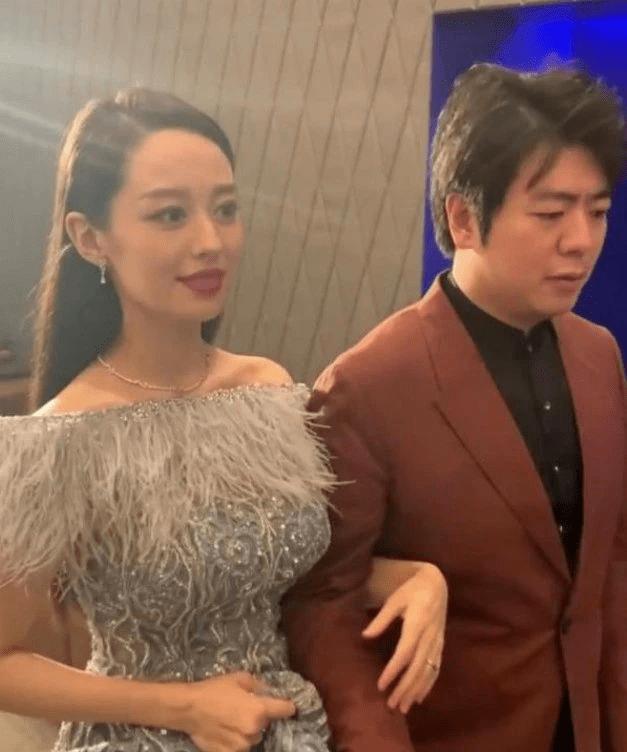 郎朗老婆怀孕6个月被骂上热搜:求求了,别再对我审美绑架了