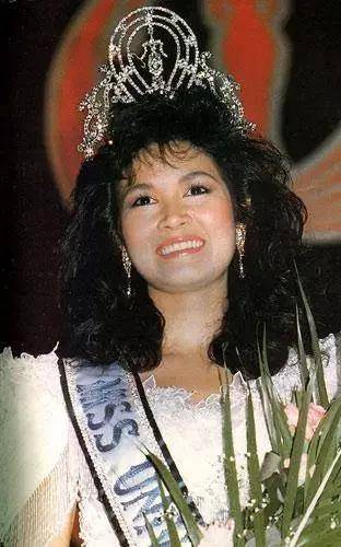 老照片:1988年环球小姐大赛泳装秀