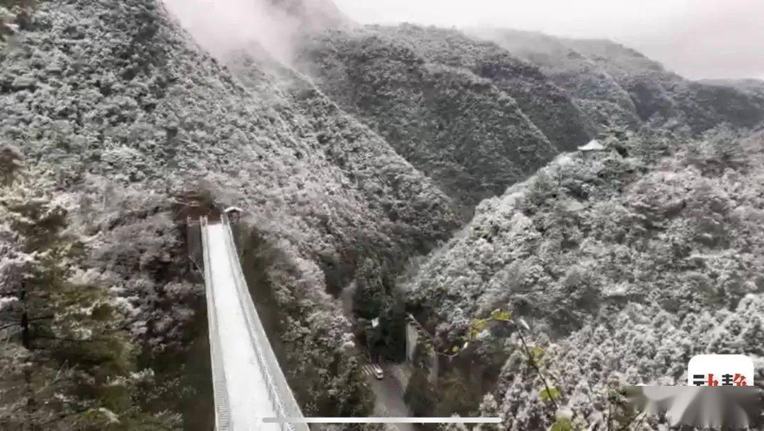 雪景有不少网友通过我们的直播镜头在遵义市娄山关成功"追"到了雪动静