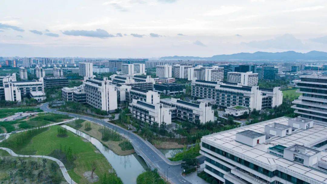 转载邱培昕蒋楠杭州师范大学仓前校区新能源学院楼的人文与绿色维度