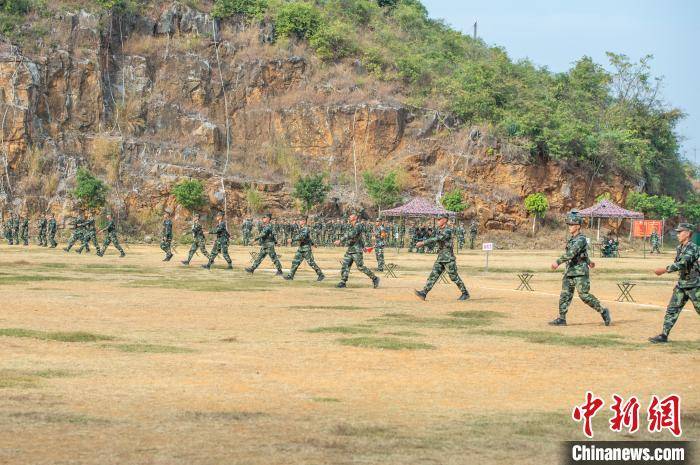 枪声阵阵 直击新兵首次实弹射击考核现场