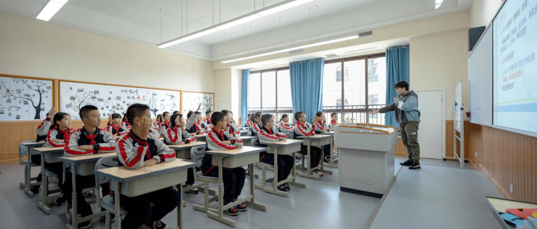 据老师分享,这个也是巴川中学的特色:小班教学,班级人数少,学生关注度