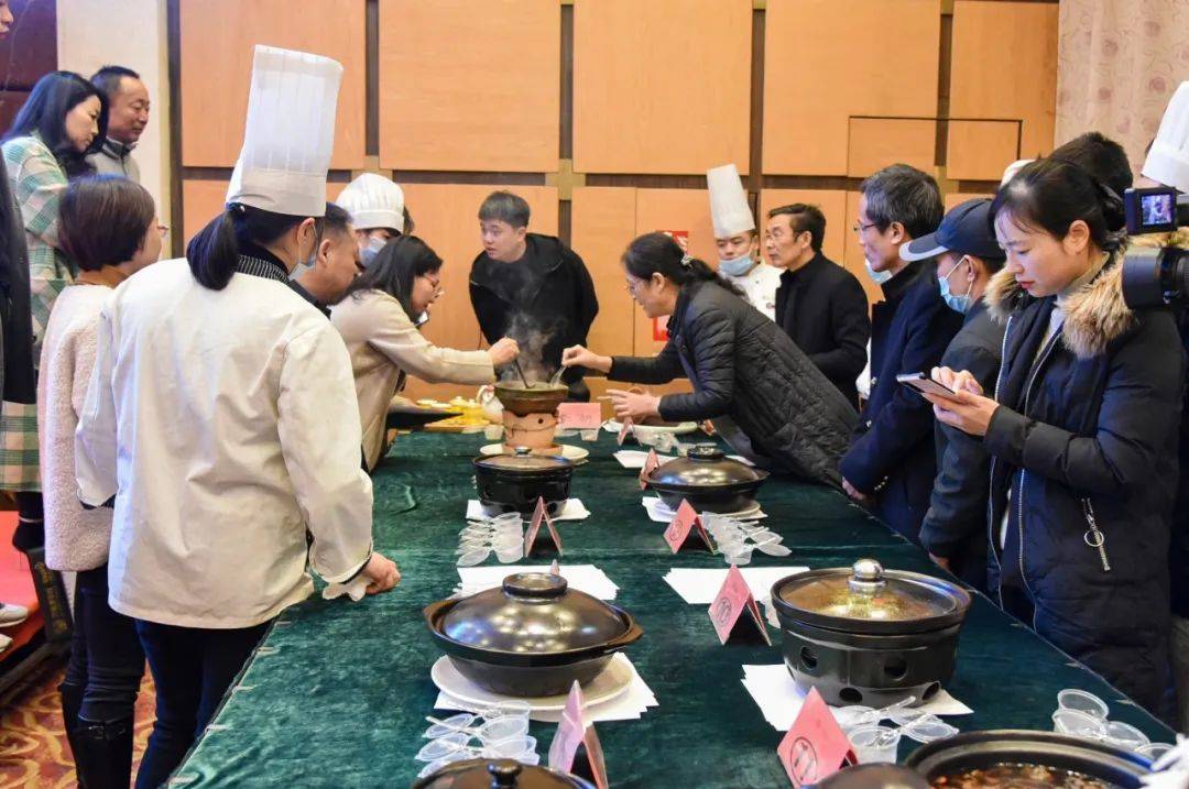 浙江省首批十大药膳江山黄精乌鸡煲烹饪大赛举行