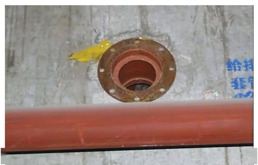 6,柔性防水套管制作应符合规范要求;柔性防水套管安装牢固平整.