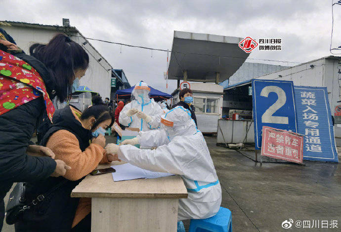 记者探访：成都沙西批发市场已全面封锁 买主须